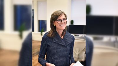 Cathie Wood Is Doubling Down on Robinhood Stock